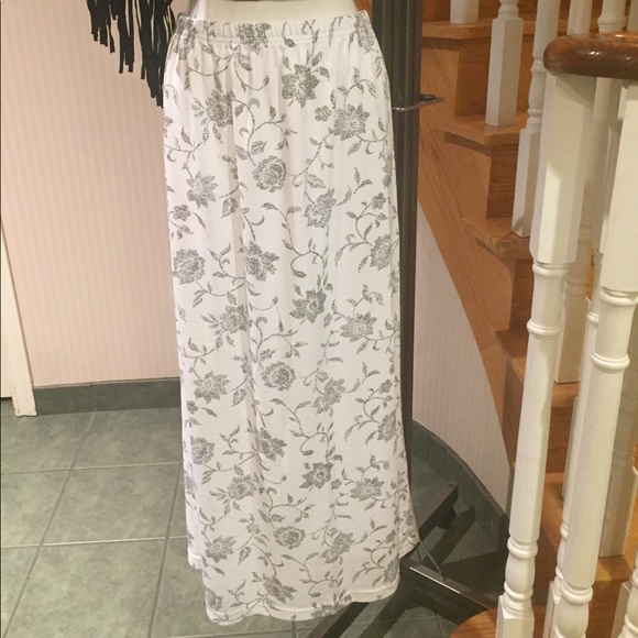 Weekenders Dresses & Skirts - NWOT White with black floral maxi skirt